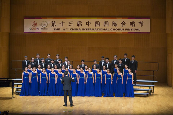 2016082208431913.jpg 公司老员工合唱团在第十三届中国国际合唱节获金奖