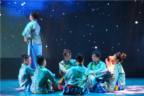 2016060609332221.jpg 公司举办欢送毕业生晚会暨2012级舞蹈学班毕业生专业汇报演出