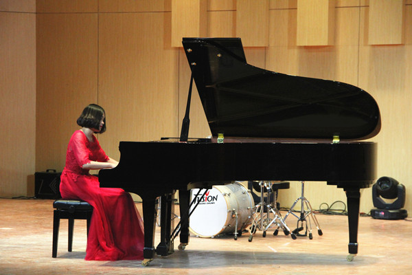 公司“音乐之声”协会举办器乐大赛