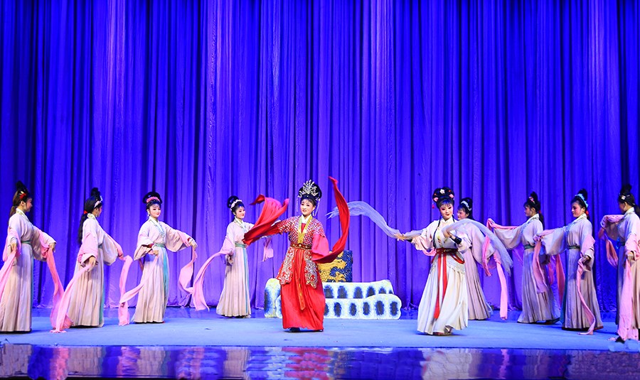 2018041817191110.jpg “中原文化大舞台”活动在公司举行