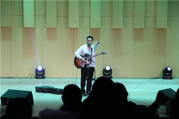 杨明毅“以音乐的名义”讲唱会走进公司