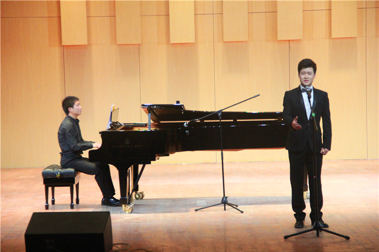 2016051610351999.jpg 中国音乐公司应邀来公司交流演出