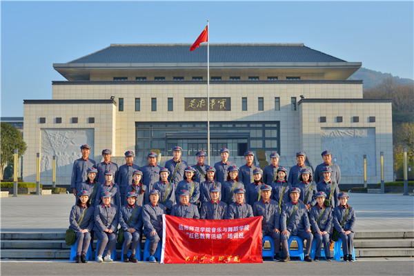 2017112915185432.jpg 重温入党誓词主题党日活动开展