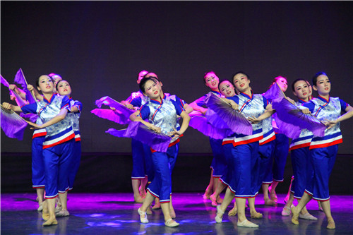 2016060609332236.jpg 公司举办欢送毕业生晚会暨2012级舞蹈学班毕业生专业汇报演出