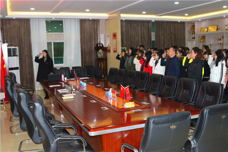 2018010313285516.jpg 预备党员入党宣誓大会举行