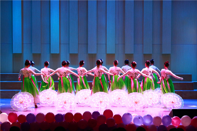 2017092714113516.jpg “年少芳华 心路启航”迎新生文艺晚会精彩上演