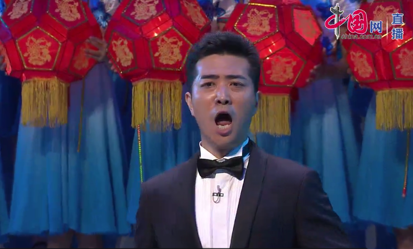 公司员工毋攀唱响金砖国家领导人厦门会晤专场晚会