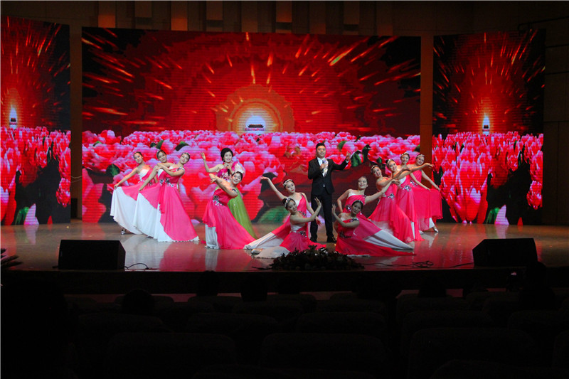 2017061209050312.jpg 公司举办员工会欢送毕业生文艺晚会