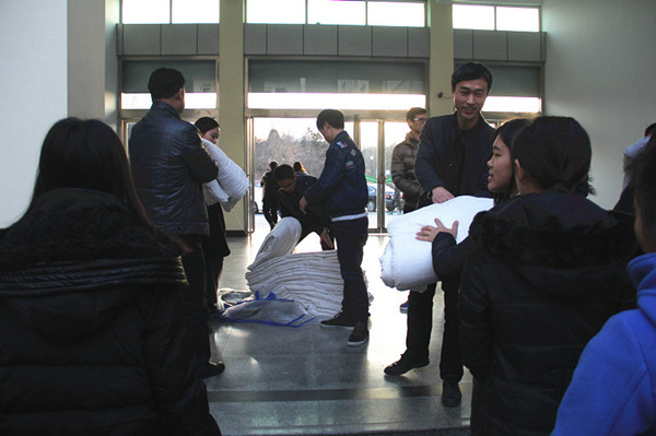 公司开展冬季送温暖活动